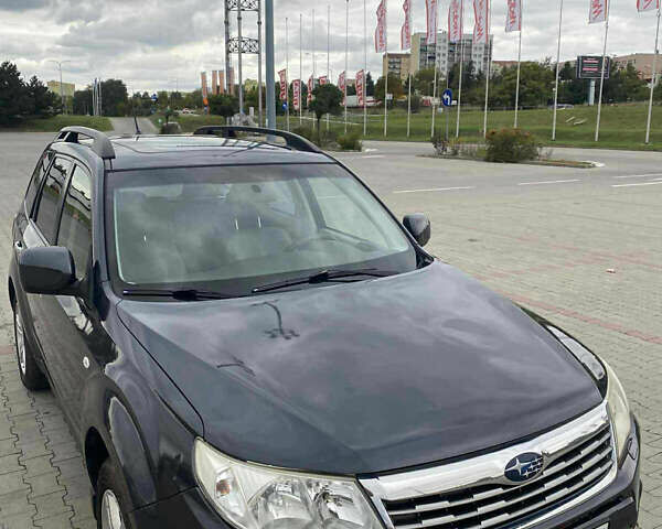 Черный Субару Форестер, объемом двигателя 2 л и пробегом 300 тыс. км за 6200 $, фото 1 на Automoto.ua
