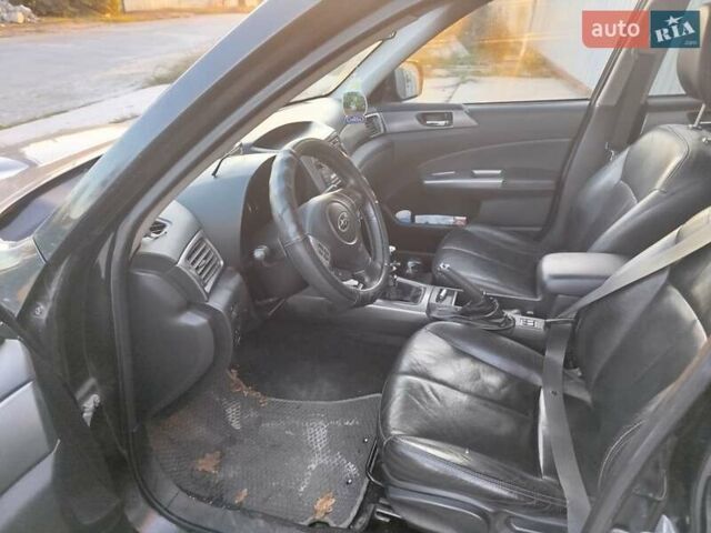 Черный Субару Форестер, объемом двигателя 2 л и пробегом 250 тыс. км за 11000 $, фото 2 на Automoto.ua