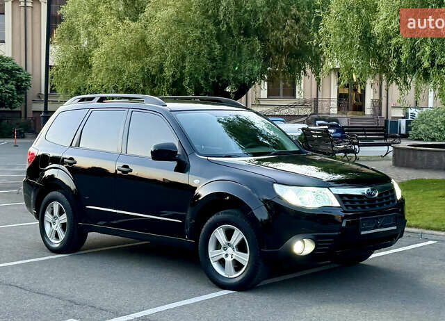 Чорний Субару Forester, об'ємом двигуна 2 л та пробігом 155 тис. км за 10800 $, фото 2 на Automoto.ua