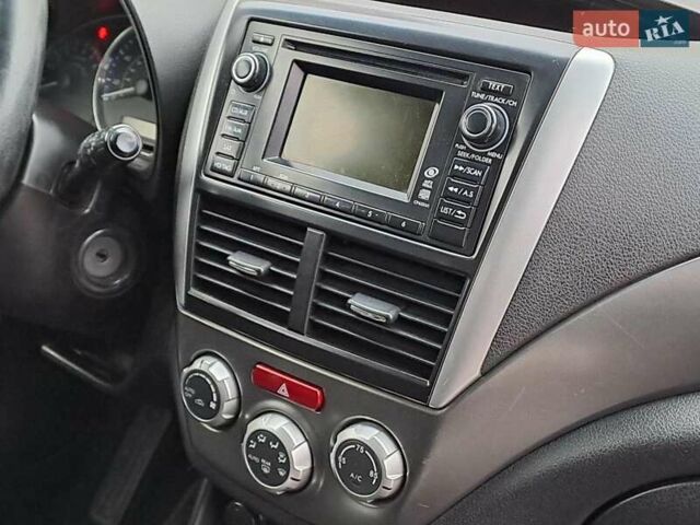 Черный Субару Форестер, объемом двигателя 2.5 л и пробегом 157 тыс. км за 9440 $, фото 12 на Automoto.ua