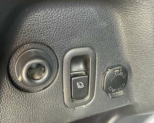 Чорний Субару Forester, об'ємом двигуна 2 л та пробігом 213 тис. км за 12500 $, фото 29 на Automoto.ua