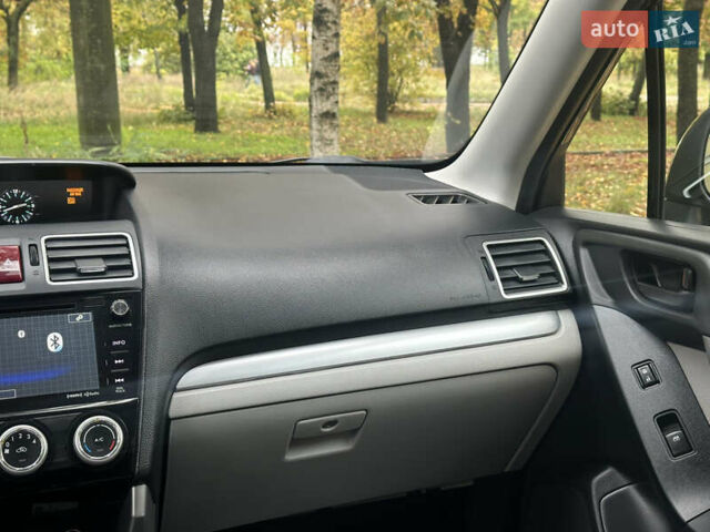 Чорний Субару Forester, об'ємом двигуна 2.5 л та пробігом 219 тис. км за 12000 $, фото 31 на Automoto.ua