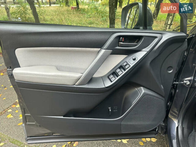 Чорний Субару Forester, об'ємом двигуна 2.5 л та пробігом 219 тис. км за 12000 $, фото 14 на Automoto.ua