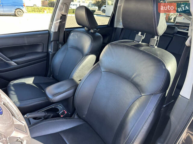 Чорний Субару Forester, об'ємом двигуна 2 л та пробігом 175 тис. км за 21000 $, фото 2 на Automoto.ua