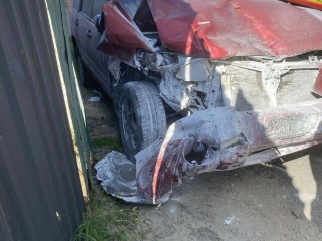 Червоний Субару Forester, об'ємом двигуна 2 л та пробігом 333 тис. км за 2000 $, фото 4 на Automoto.ua