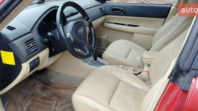 Красный Субару Форестер, объемом двигателя 2 л и пробегом 245 тыс. км за 6100 $, фото 5 на Automoto.ua