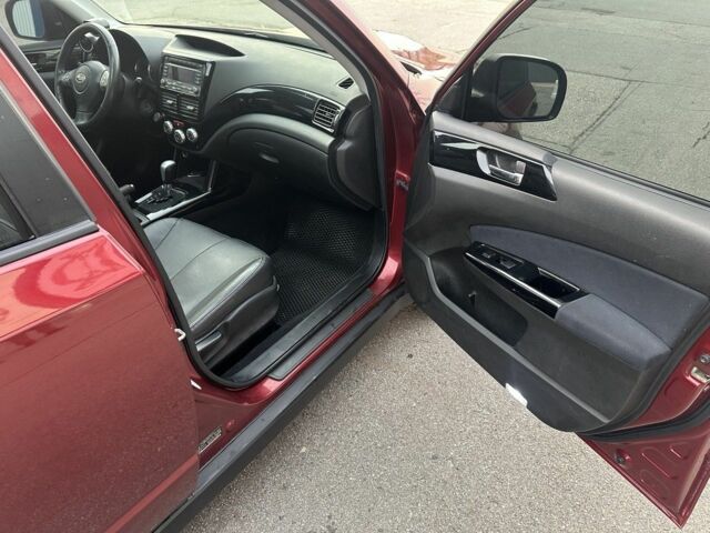 Красный Субару Форестер, объемом двигателя 2.5 л и пробегом 200 тыс. км за 9500 $, фото 8 на Automoto.ua