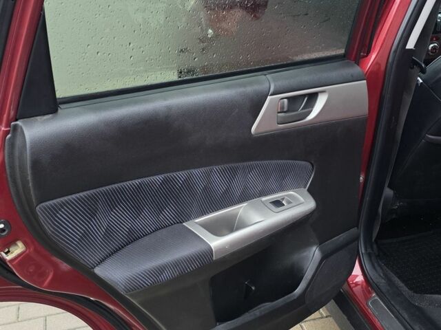 Красный Субару Форестер, объемом двигателя 2 л и пробегом 190 тыс. км за 7777 $, фото 12 на Automoto.ua