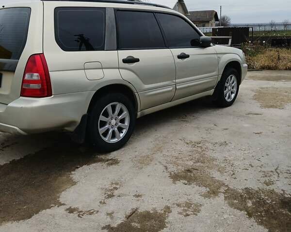 Желтый Субару Форестер, объемом двигателя 2 л и пробегом 320 тыс. км за 5000 $, фото 4 на Automoto.ua