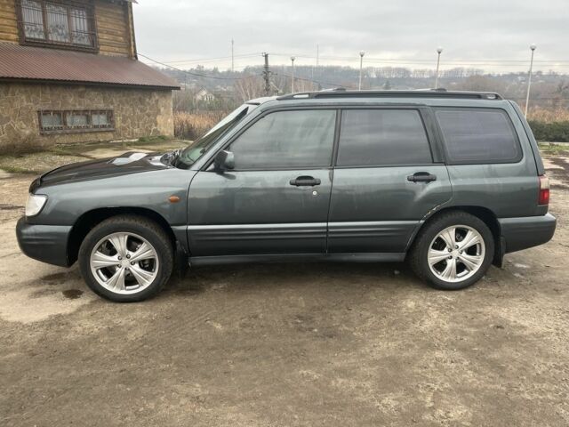 Серый Субару Форестер, объемом двигателя 2 л и пробегом 350 тыс. км за 4500 $, фото 1 на Automoto.ua