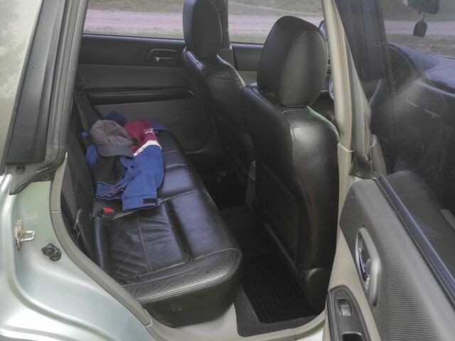 Серый Субару Форестер, объемом двигателя 2 л и пробегом 234 тыс. км за 5500 $, фото 6 на Automoto.ua