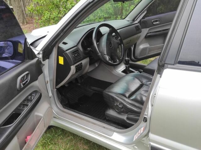 Серый Субару Форестер, объемом двигателя 2 л и пробегом 234 тыс. км за 5500 $, фото 4 на Automoto.ua