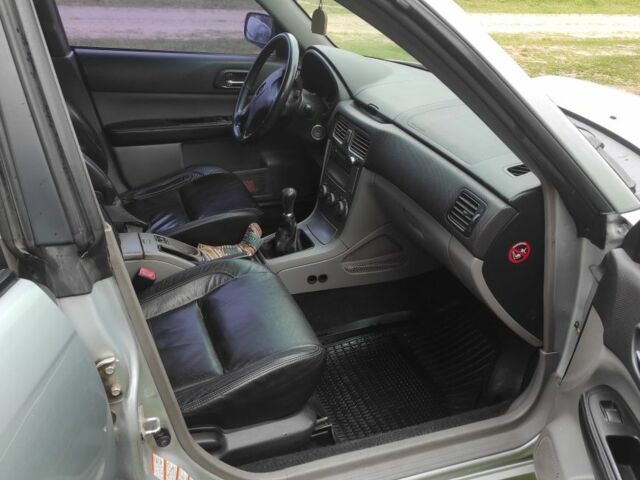 Серый Субару Форестер, объемом двигателя 2 л и пробегом 234 тыс. км за 5500 $, фото 5 на Automoto.ua