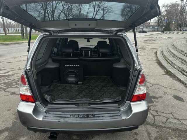 Серый Субару Форестер, объемом двигателя 2 л и пробегом 370 тыс. км за 4000 $, фото 6 на Automoto.ua