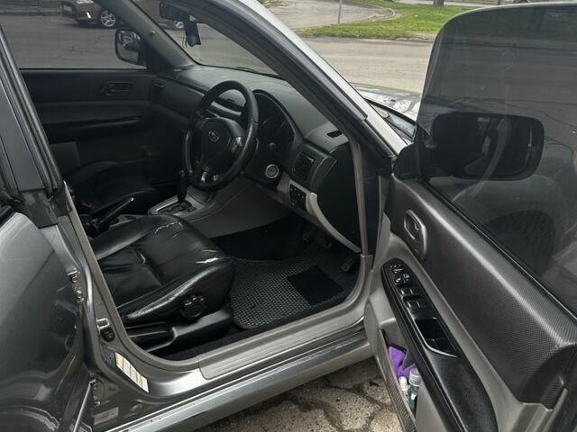 Серый Субару Форестер, объемом двигателя 2 л и пробегом 370 тыс. км за 4000 $, фото 12 на Automoto.ua