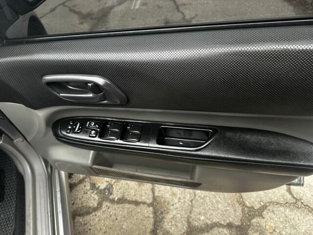 Серый Субару Форестер, объемом двигателя 2 л и пробегом 370 тыс. км за 4000 $, фото 11 на Automoto.ua