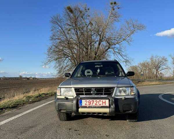 Серый Субару Форестер, объемом двигателя 2 л и пробегом 290 тыс. км за 2700 $, фото 1 на Automoto.ua