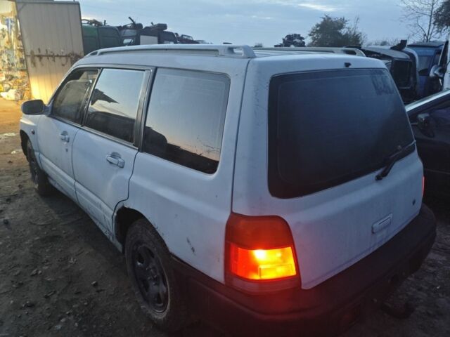 Серый Субару Форестер, объемом двигателя 0 л и пробегом 200 тыс. км за 2200 $, фото 3 на Automoto.ua