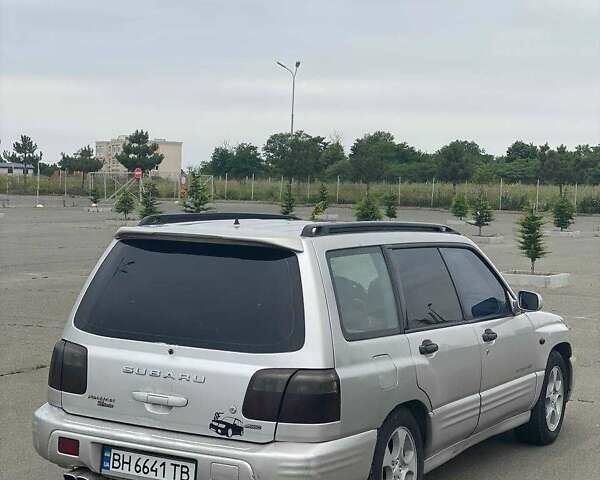 Серый Субару Форестер, объемом двигателя 2 л и пробегом 300 тыс. км за 5800 $, фото 2 на Automoto.ua