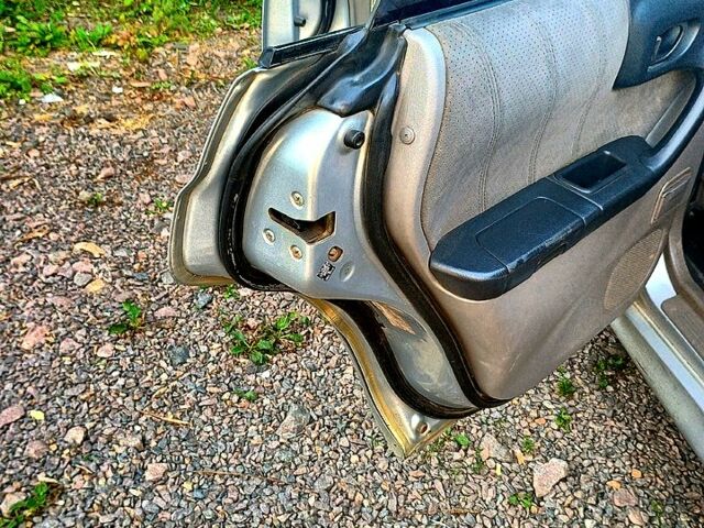 Серый Субару Форестер, объемом двигателя 2 л и пробегом 340 тыс. км за 3500 $, фото 9 на Automoto.ua