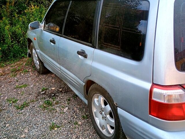 Серый Субару Форестер, объемом двигателя 2 л и пробегом 340 тыс. км за 3500 $, фото 3 на Automoto.ua