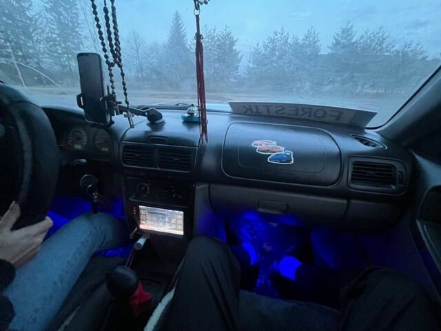 Серый Субару Форестер, объемом двигателя 2 л и пробегом 325 тыс. км за 4400 $, фото 7 на Automoto.ua