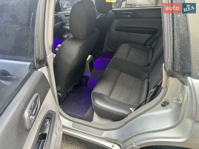 Сірий Субару Forester, об'ємом двигуна 2 л та пробігом 300 тис. км за 5000 $, фото 5 на Automoto.ua