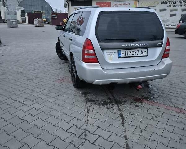 Серый Субару Форестер, объемом двигателя 2 л и пробегом 210 тыс. км за 6000 $, фото 2 на Automoto.ua