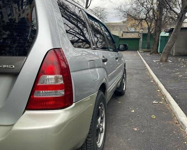 Серый Субару Форестер, объемом двигателя 2 л и пробегом 273 тыс. км за 6000 $, фото 3 на Automoto.ua