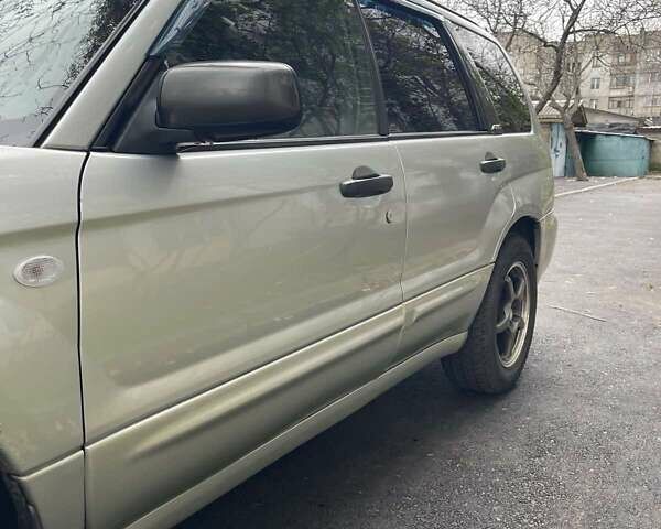 Серый Субару Форестер, объемом двигателя 2 л и пробегом 273 тыс. км за 6000 $, фото 2 на Automoto.ua