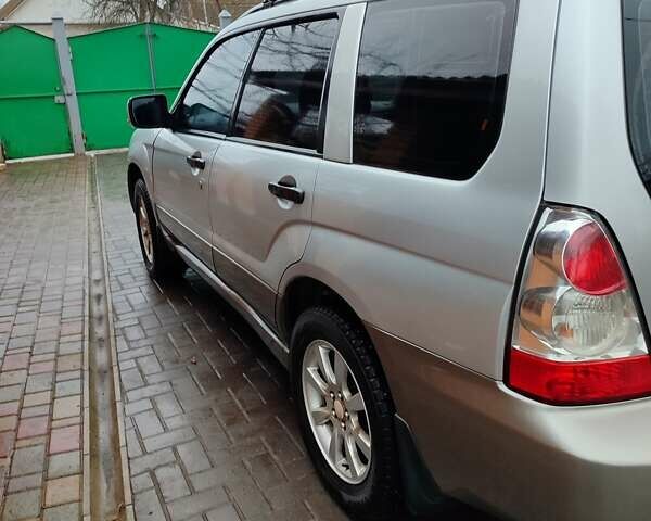 Серый Субару Форестер, объемом двигателя 2 л и пробегом 186 тыс. км за 7300 $, фото 2 на Automoto.ua