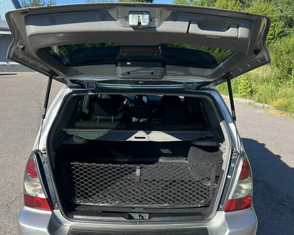 Сірий Субару Forester, об'ємом двигуна 2.5 л та пробігом 191 тис. км за 10900 $, фото 4 на Automoto.ua