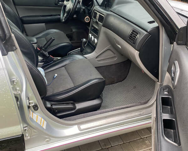 Сірий Субару Forester, об'ємом двигуна 1.99 л та пробігом 260 тис. км за 6000 $, фото 2 на Automoto.ua