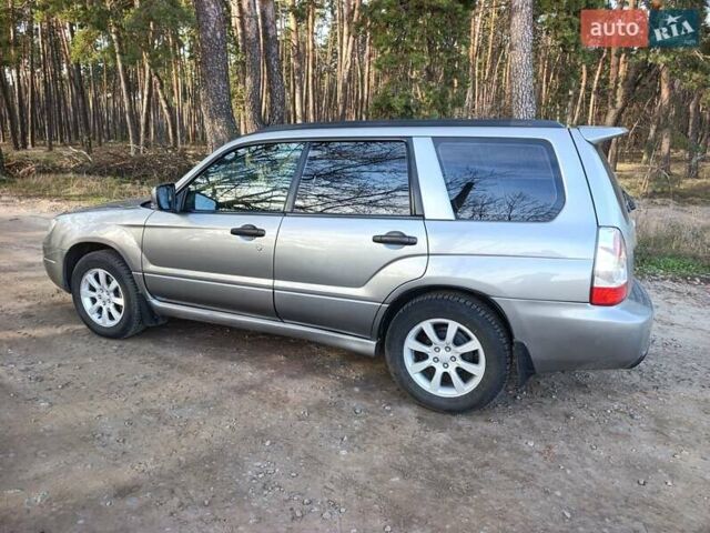 Серый Субару Форестер, объемом двигателя 1.99 л и пробегом 275 тыс. км за 6250 $, фото 4 на Automoto.ua
