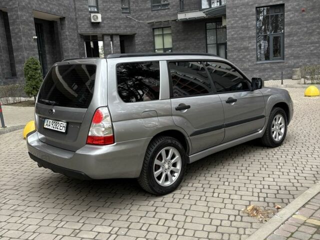 Серый Субару Форестер, объемом двигателя 2 л и пробегом 250 тыс. км за 6200 $, фото 3 на Automoto.ua