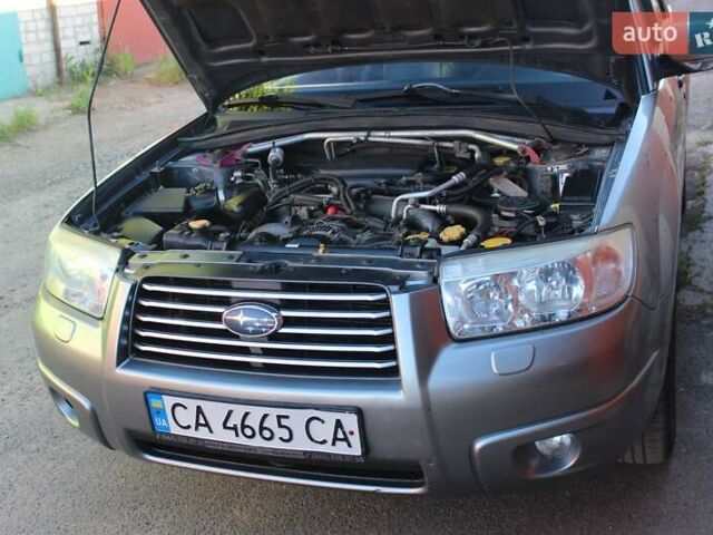 Серый Субару Форестер, объемом двигателя 2 л и пробегом 275 тыс. км за 6200 $, фото 7 на Automoto.ua