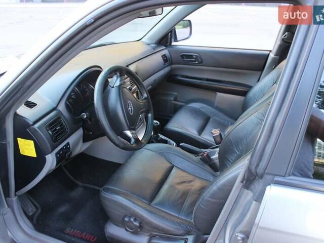 Серый Субару Форестер, объемом двигателя 2 л и пробегом 275 тыс. км за 6200 $, фото 4 на Automoto.ua