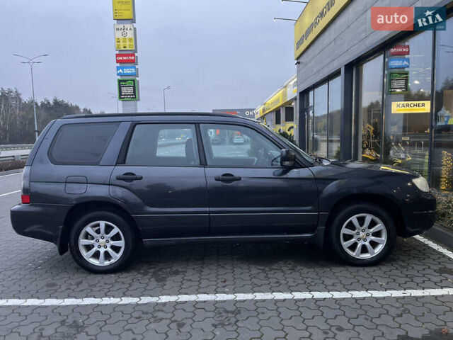 Серый Субару Форестер, объемом двигателя 2 л и пробегом 239 тыс. км за 5800 $, фото 3 на Automoto.ua