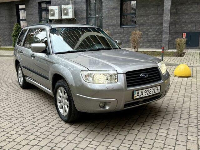 Серый Субару Форестер, объемом двигателя 2 л и пробегом 250 тыс. км за 6200 $, фото 1 на Automoto.ua