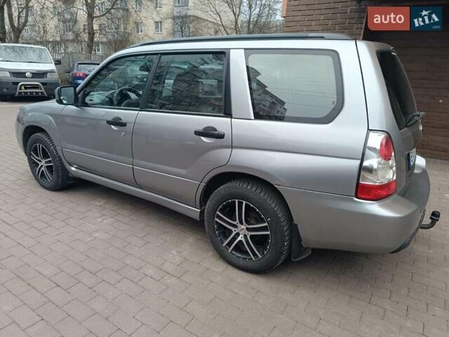 Серый Субару Форестер, объемом двигателя 2 л и пробегом 325 тыс. км за 5800 $, фото 3 на Automoto.ua