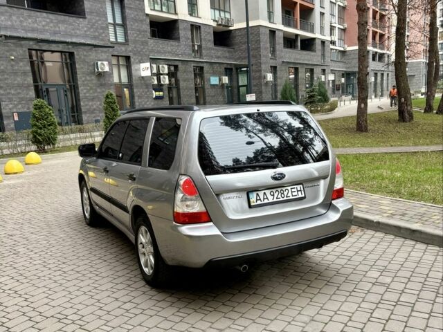 Серый Субару Форестер, объемом двигателя 2 л и пробегом 250 тыс. км за 6200 $, фото 5 на Automoto.ua
