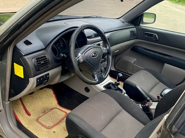 Сірий Субару Forester, об'ємом двигуна 2 л та пробігом 258 тис. км за 4599 $, фото 6 на Automoto.ua