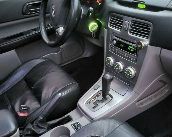 Серый Субару Форестер, объемом двигателя 1.99 л и пробегом 326 тыс. км за 8500 $, фото 7 на Automoto.ua