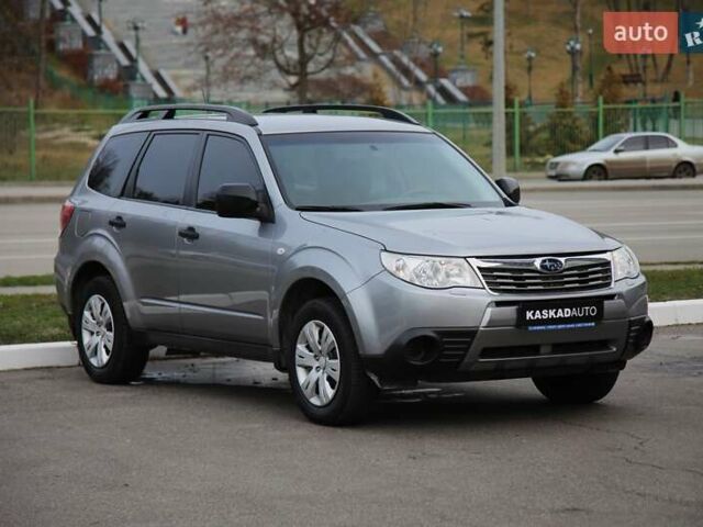 Серый Субару Форестер, объемом двигателя 2 л и пробегом 49 тыс. км за 11500 $, фото 3 на Automoto.ua