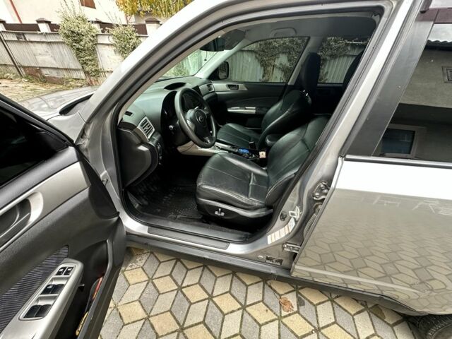 Серый Субару Форестер, объемом двигателя 2 л и пробегом 330 тыс. км за 7700 $, фото 6 на Automoto.ua