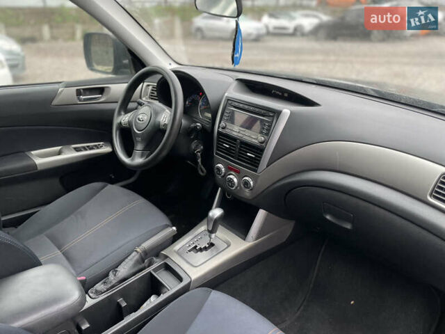 Серый Субару Форестер, объемом двигателя 2.46 л и пробегом 300 тыс. км за 5750 $, фото 7 на Automoto.ua