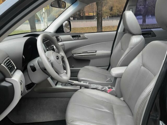 Серый Субару Форестер, объемом двигателя 2 л и пробегом 197 тыс. км за 8300 $, фото 12 на Automoto.ua