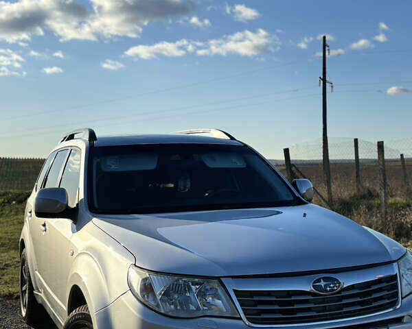 Серый Субару Форестер, объемом двигателя 1.99 л и пробегом 201 тыс. км за 7800 $, фото 2 на Automoto.ua