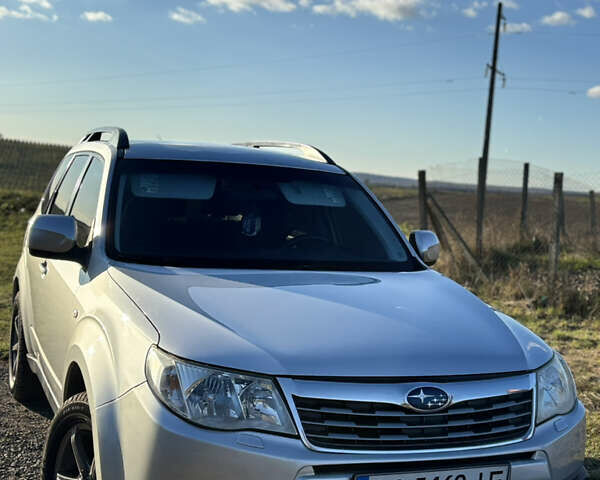 Серый Субару Форестер, объемом двигателя 1.99 л и пробегом 201 тыс. км за 7800 $, фото 1 на Automoto.ua