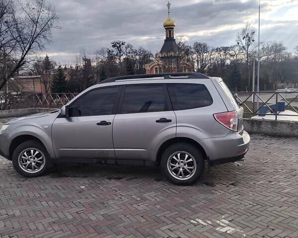Серый Субару Форестер, объемом двигателя 1.99 л и пробегом 309 тыс. км за 7700 $, фото 3 на Automoto.ua